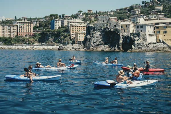 Raccogli i rifiuti in mare a bordo di un kayak con Ogyre