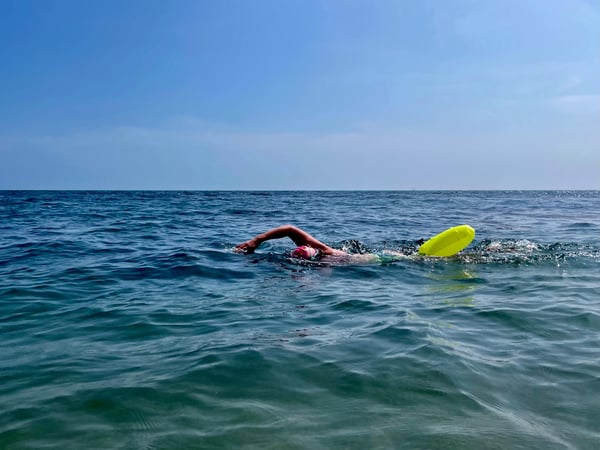 Nuotare nel canale della Manica per Ogyre